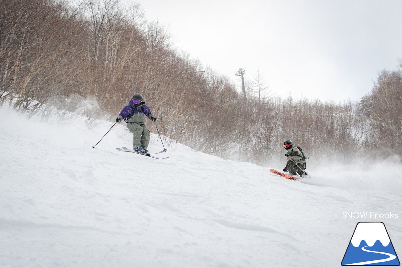 サッポロテイネ｜プロスキーヤー・中西太洋さんが、今季 SNOW Freaks 初登場。コンディション良好なゲレンデ＆パウダーを滑る、そして、撮る！